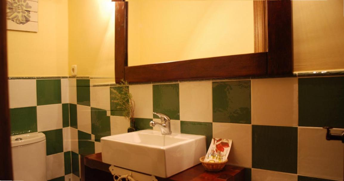 Gasthaus La Noguera De Socasa Romancos Exterior foto